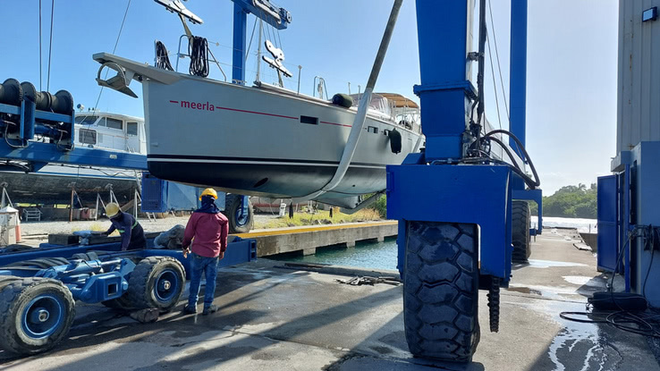 Bootsarbeiten in der Shelter Bay Marina